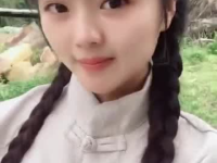 村里小姐姐,邻里情谊的温暖传递